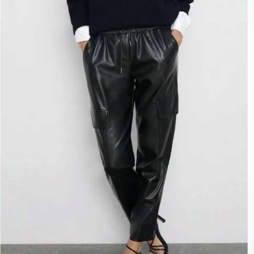 Zara Men's Sleek Black Joggers